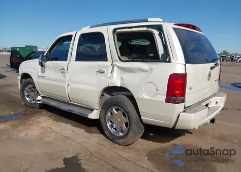 2005 Cadillac Escalade Standard z USA, uszkodzony, nr VIN 1GYEK63N95R217134